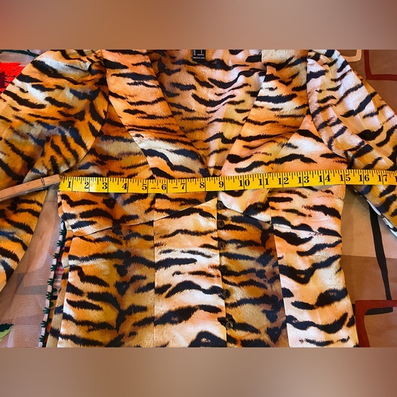 Forever 21 Plunge Tiger Print Blouse, Size Small - Picture 10 of 11